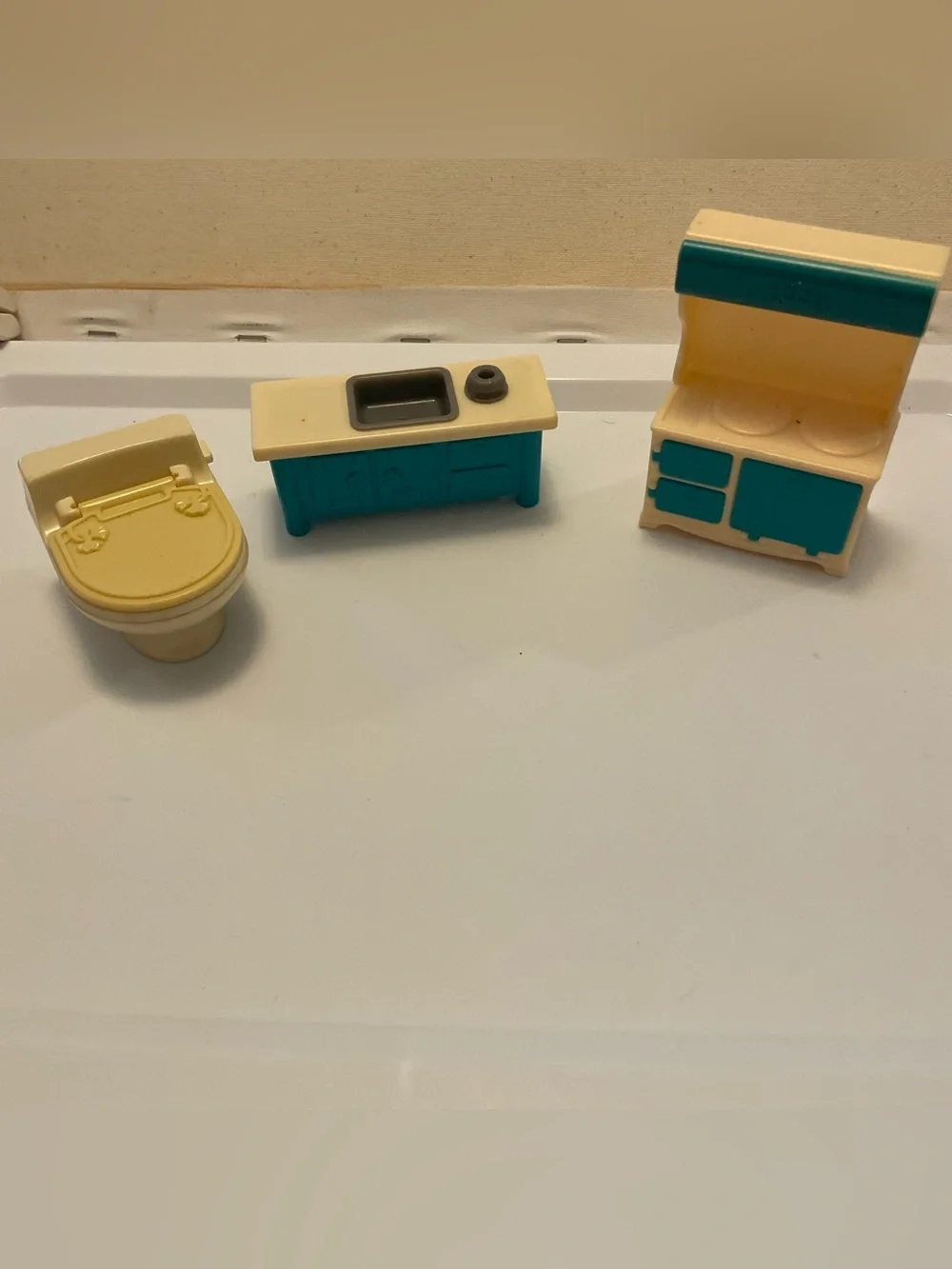 Vtg Fisher Price Loving Family Dollhouse Accessories Furniture kitchen & toilet